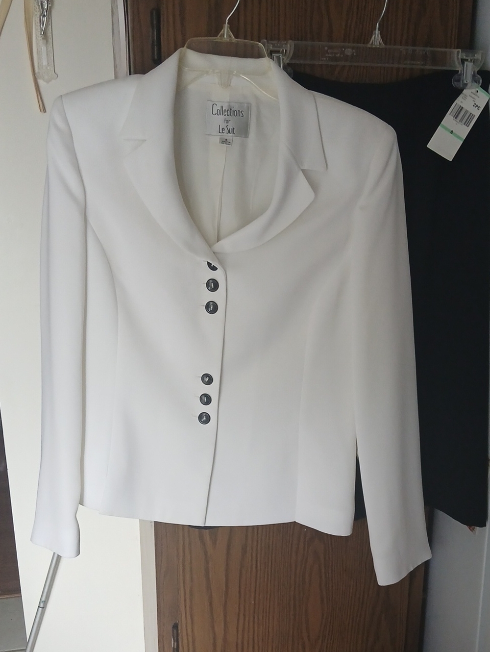 Le Suit White Women's Blazer with Curved Lapel
